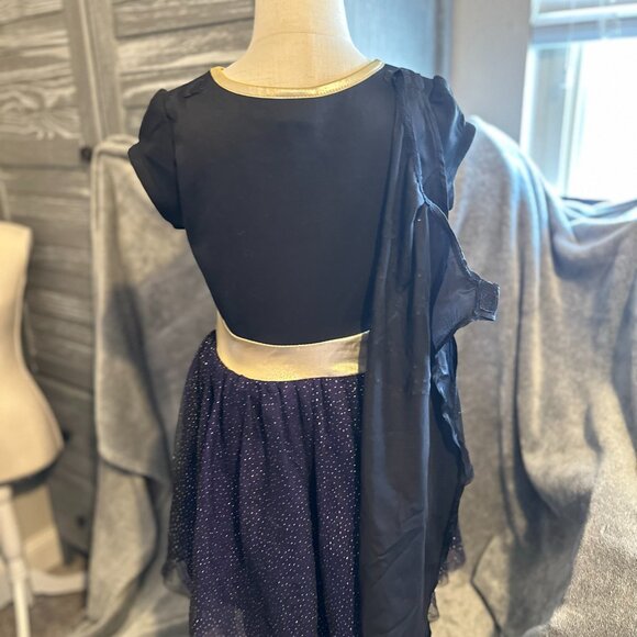 Girls Batman Dress with detachable Cape. Size Small (6/6x) Like New - Picture 4 of 4